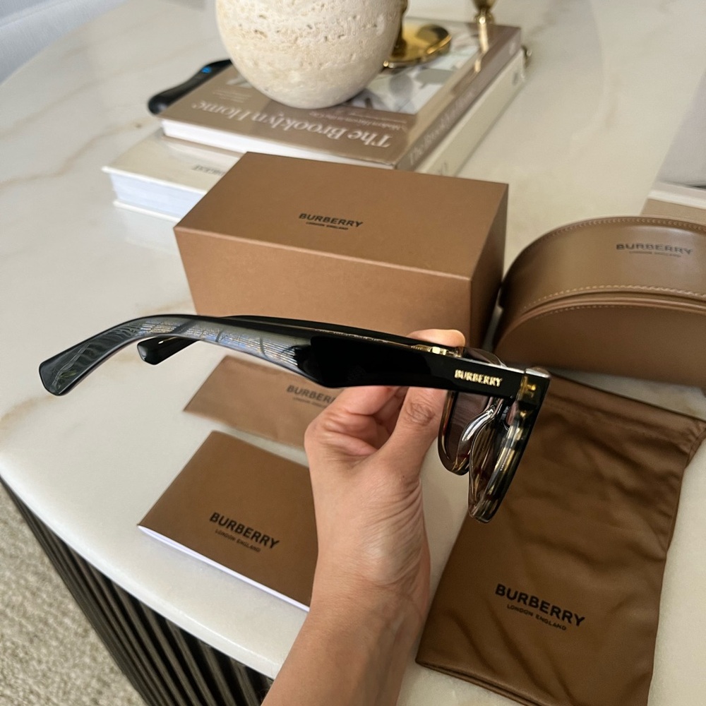 Burberry sunglasses - Picture 9 of 13